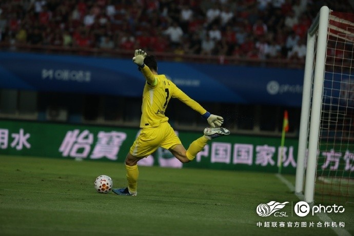 海港客场2-1逆转河南，替补克劳德头槌制胜