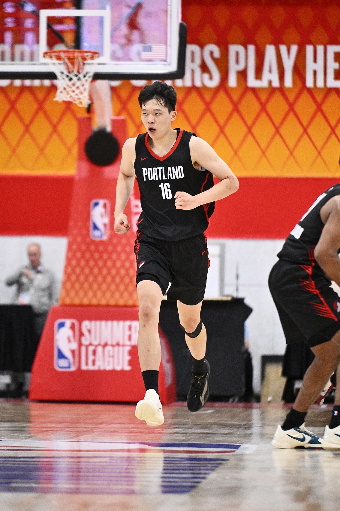 杨瀚森8中7砍18+10+5，正负值+20全场最高