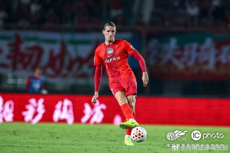 河南1-1大连英博海发 古斯塔沃头球难换三分 河南1-1大连英博海发 古斯塔沃头球难换三分