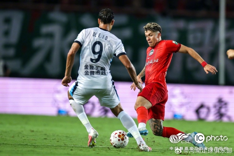 河南1-1大连英博海发 古斯塔沃头球难换三分 河南1-1大连英博海发 古斯塔沃头球难换三分