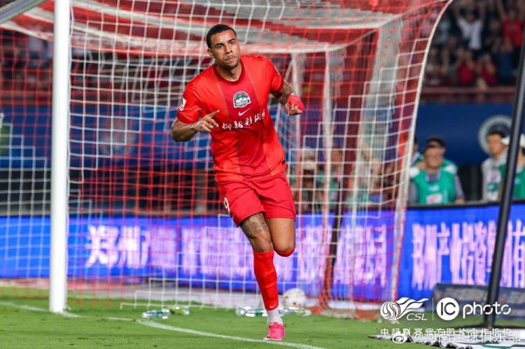 河南1-1大连英博海发 古斯塔沃头球难换三分 河南1-1大连英博海发 古斯塔沃头球难换三分