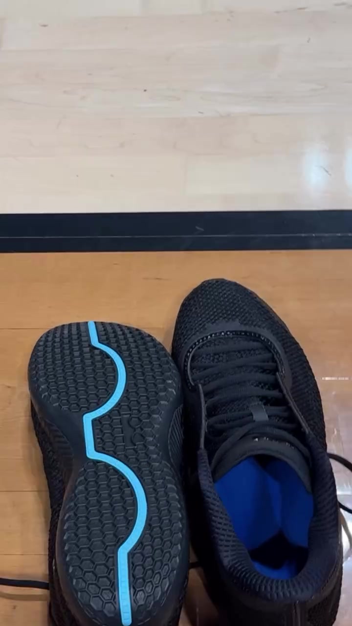詹姆斯上脚LeBron 24训练 第24代勒布朗正代确认已在路上 詹姆斯上脚LeBron 24训练 第24代勒布朗正代确认已在路上