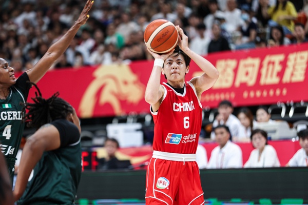 关键绝平上篮+加时锁局跳投！杨舒予13中8 砍下18分3板5助