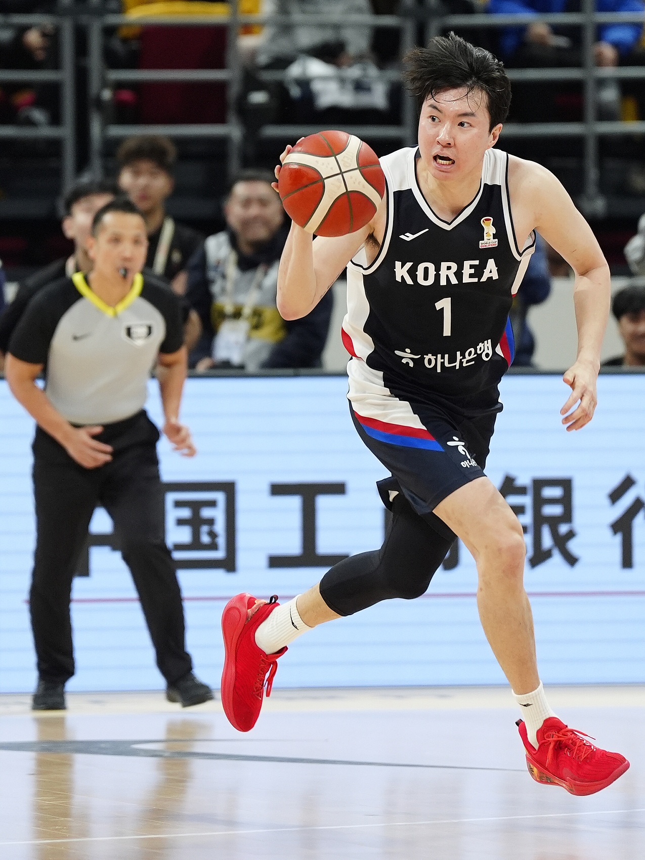 亚运会男篮小组赛-李贤重16分3板7助4断 韩国100比83击败日本